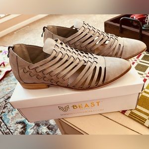 BEAST FASHION Flats Size 10